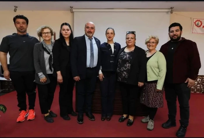 ATATÜRKÇÜ DÜŞÜNCE DERNEĞİNDEN EFES SELÇUK BELEDİYESİNE ANLAMLI BAĞIŞ