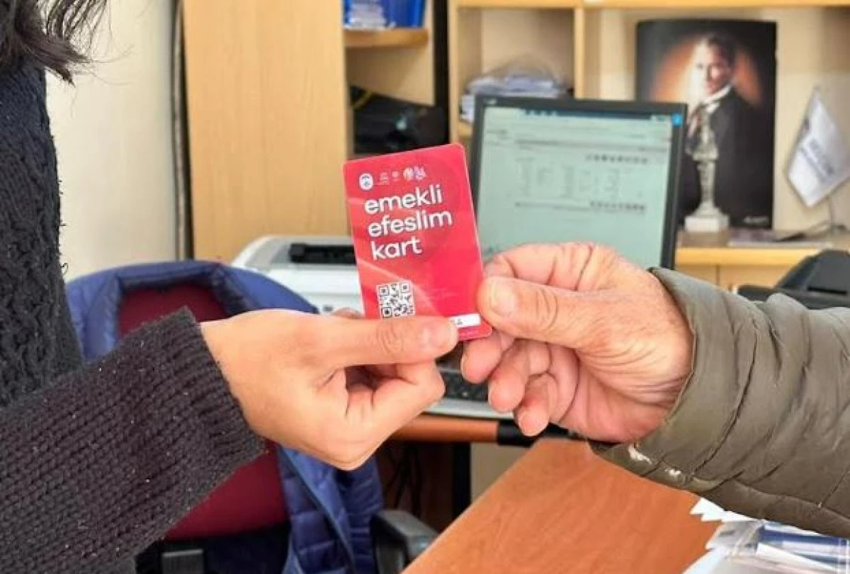 BAŞKAN SENGEL; “EMEKLİMİZİN YANINDAYIZ, DAYANIŞMAYLA GÜÇLENİYORUZ”
