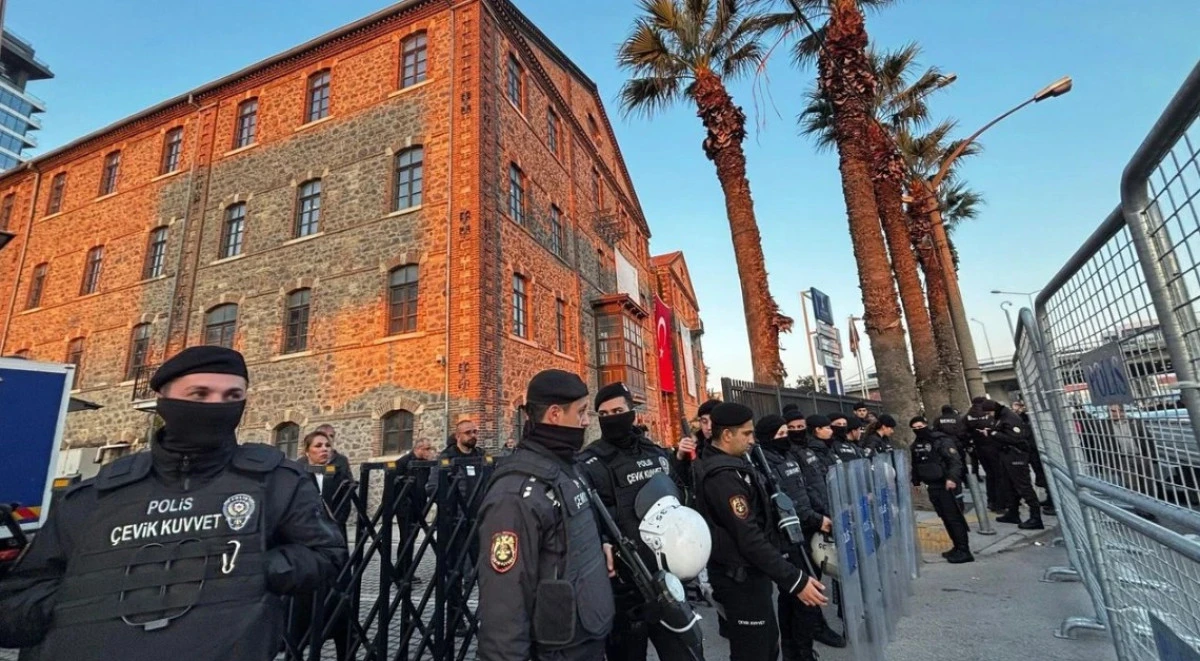 Başkan Tugay&rsquo;dan "Sabah Operasyonu"na Sert Tepki: "İzmir&rsquo;in Tarihine Ge&ccedil;en Bir Utan&ccedil; Vakası!"