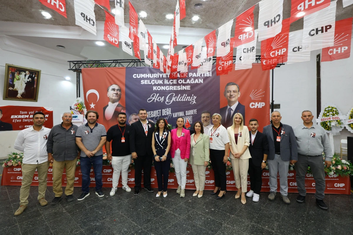 CHP İLÇE KONGRESİ’NDE İPEK ONBAŞIOĞLU GÜVEN TAZELEDİ