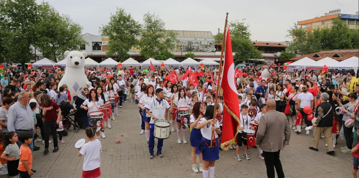 Efes Selçuk 23 Nisan coşkusuna hazırlanıyor