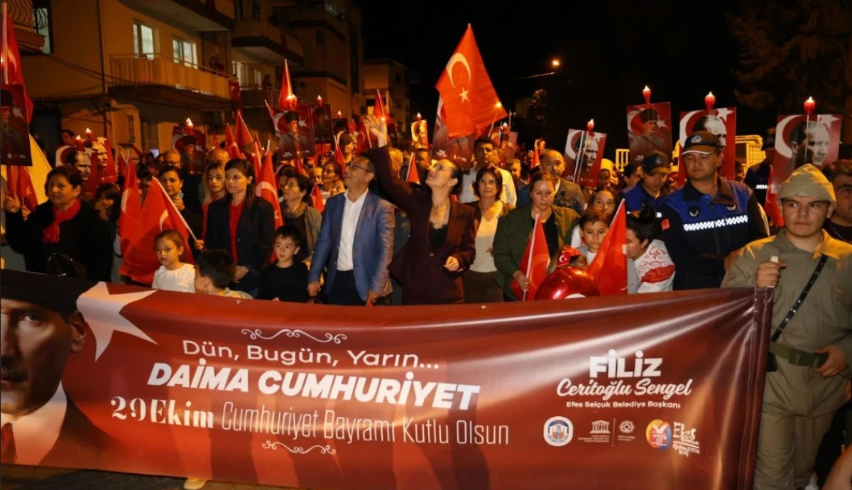 EFES SELÇUK’TA 29 EKİM GURURU: CUMHURİYET COŞKUSU MEYDANLARA TAŞTI