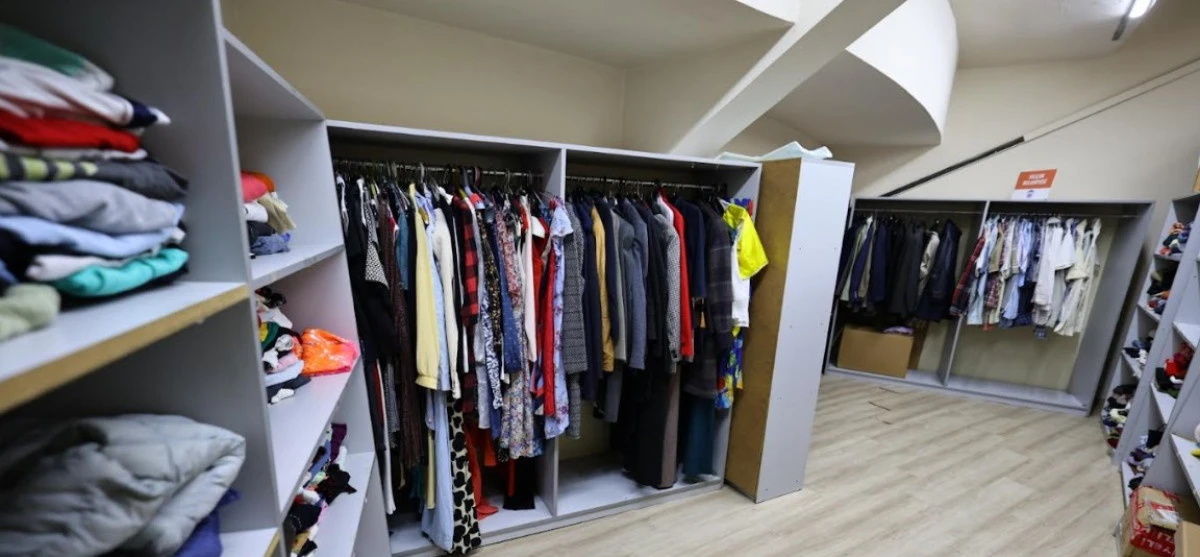 EFES SEL&Ccedil;UK&rsquo;TA DAYANIŞMANIN ADRESİ: SOSYAL MARKET