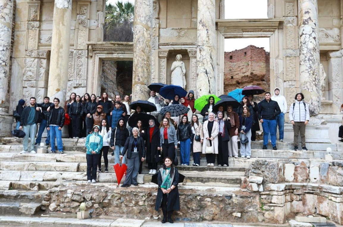  Efes Selçuk’ta kütüphane haftası etkinlikleri başladı