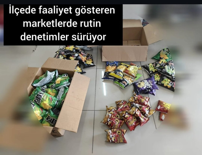 Efes Selçuk’ta marketlerde gıda denetimi: Son kullanma tarihi geçen ürünler imha edildi