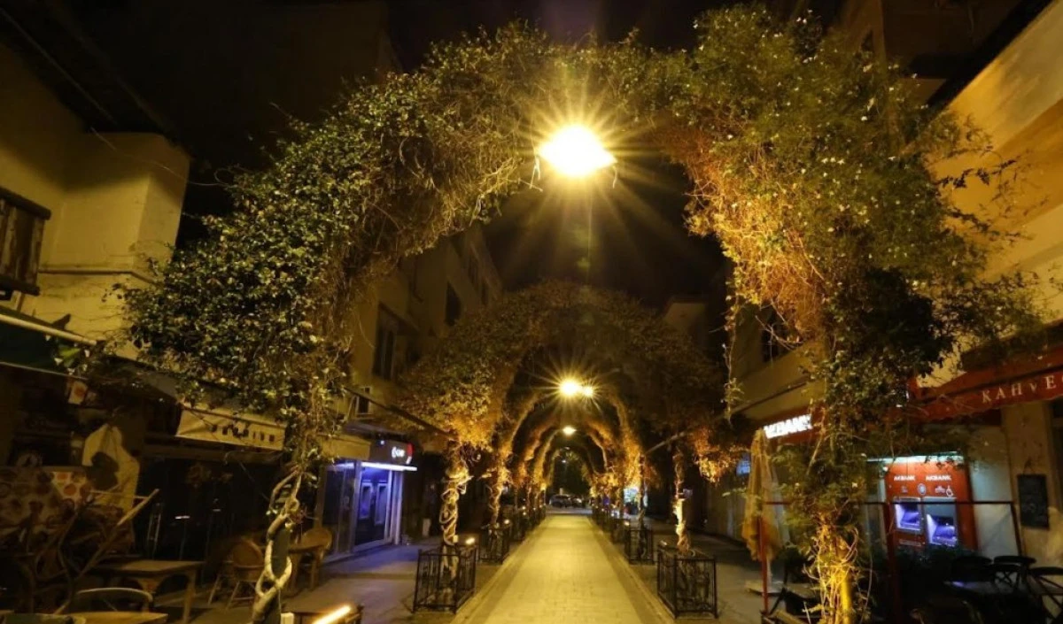 EFES SEL&Ccedil;UK&rsquo;TA YENİ YILA IŞILTILI HAZIRLIK