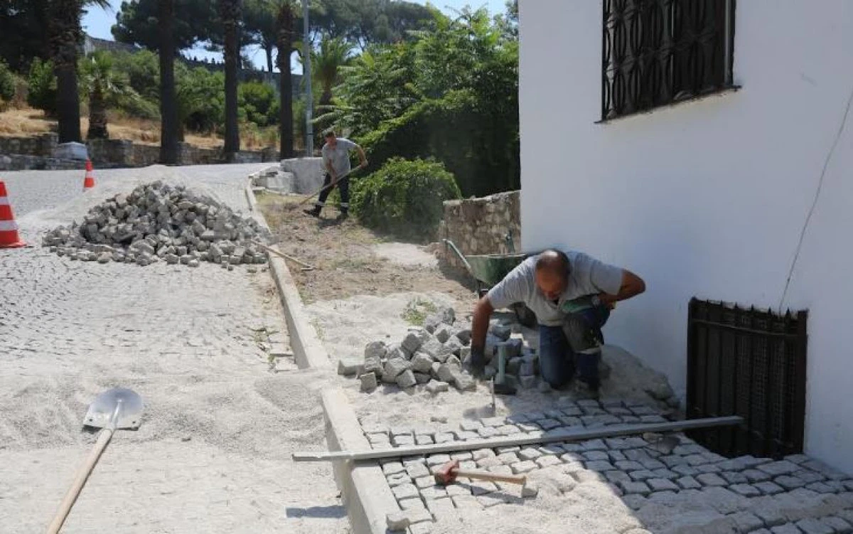Efes Selçuk’ta yol ve park düzenlemeleri hız kesmeden devam ediyor