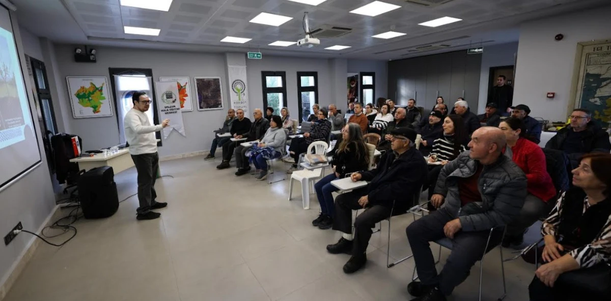 EFES SEL&Ccedil;UK&rsquo;TA ZEYTİN BUDAMA EĞİTİMİ D&Uuml;ZENLENDİ