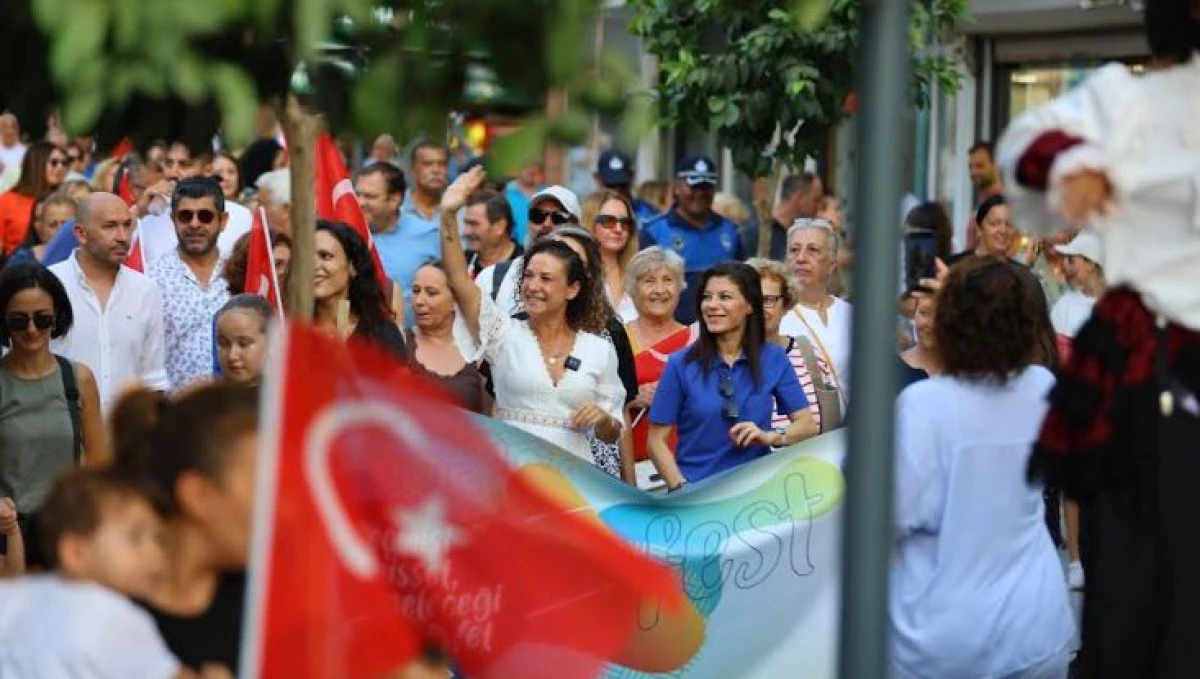 EFEST 2025 renkli görüntülerle başladı
