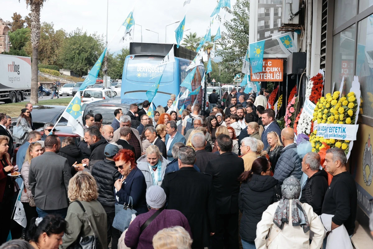 İYİ Parti Sel&ccedil;uk İl&ccedil;e Binası Coşkulu Bir T&ouml;renle Hizmete A&ccedil;ıldı