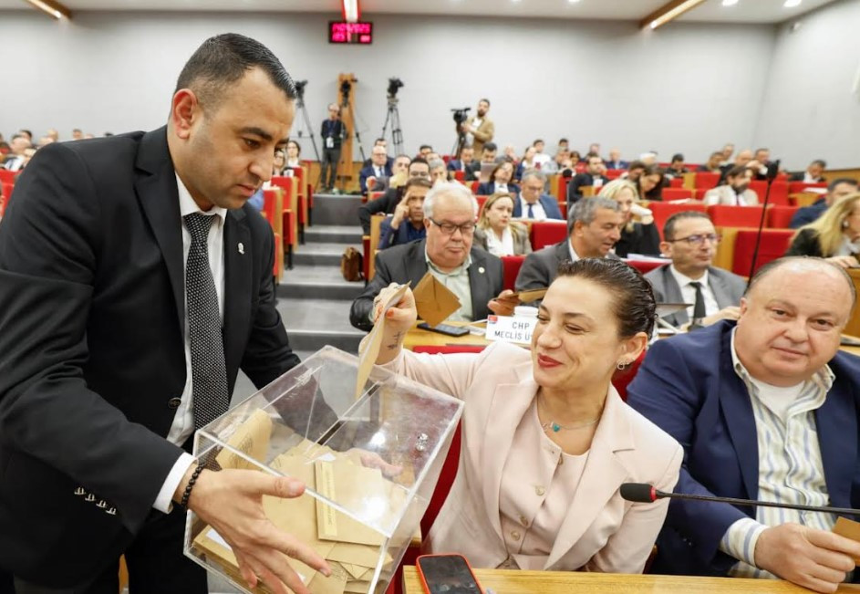 İzmir Büyükşehir Belediye Meclisi Komisyonlarında Efes Selçuklu 4 CHP’li üye yer aldı