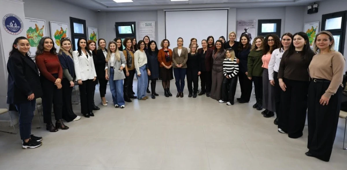 KADIN DAYANIŞMA MERKEZLERİ AĞI EFES SELÇUK’TA BİR ARAYA GELDİ