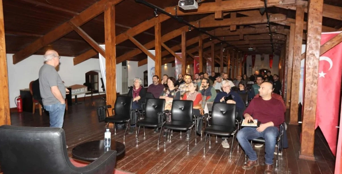 Sel&ccedil;uk Efes Kent Belleği&rsquo;nde babalar i&ccedil;in &ldquo;başarı&rdquo; s&ouml;yleşisi