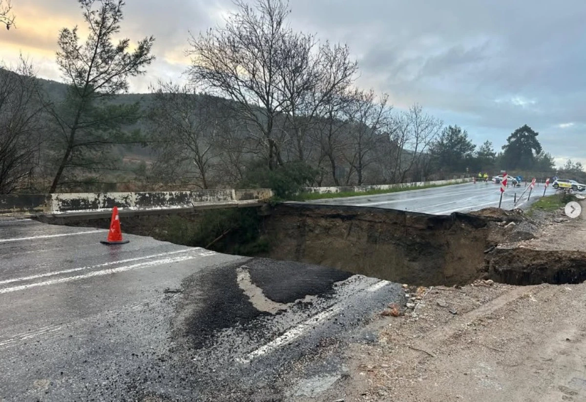 Sel&ccedil;uk-Ortaklar Yolunda &Ccedil;&ouml;kme! Yol Tamamen Trafiğe Kapatıldı