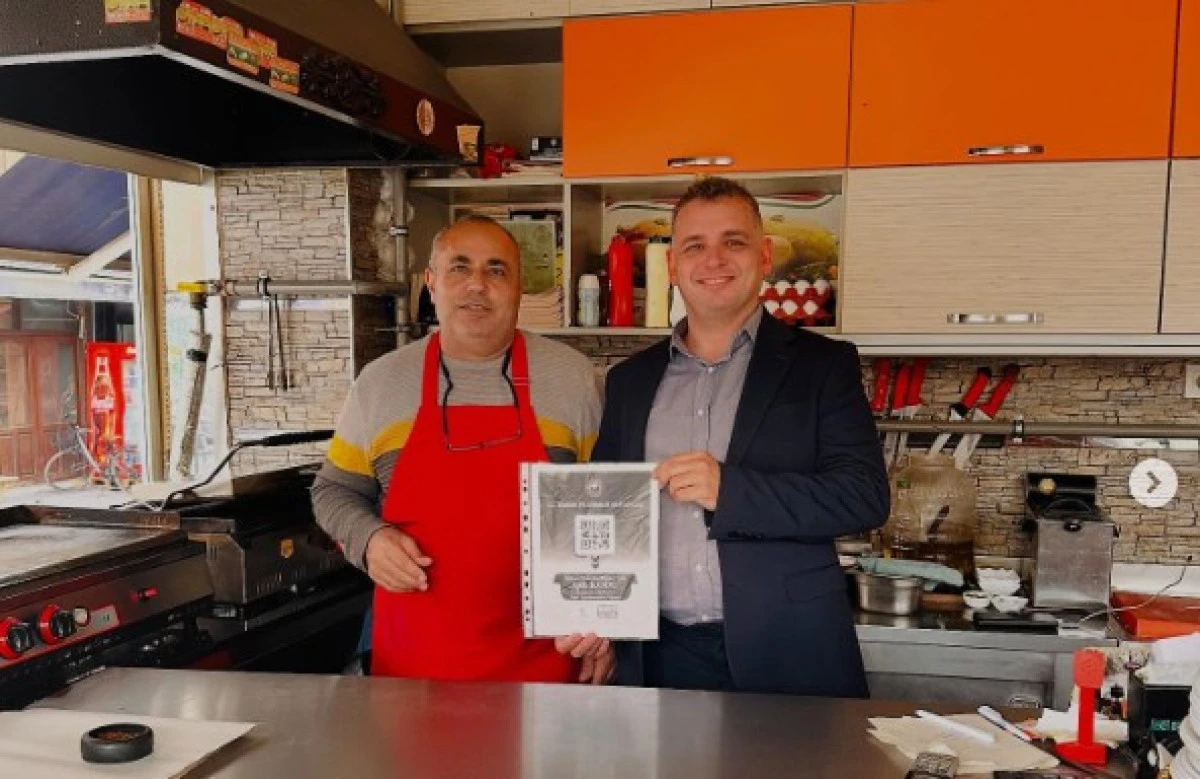 Selçuk’ta Gıda Güvenliği İçin Yeni Dönem: Esnaflar Denetim Bilgilerini Karekodla Paylaşıyor