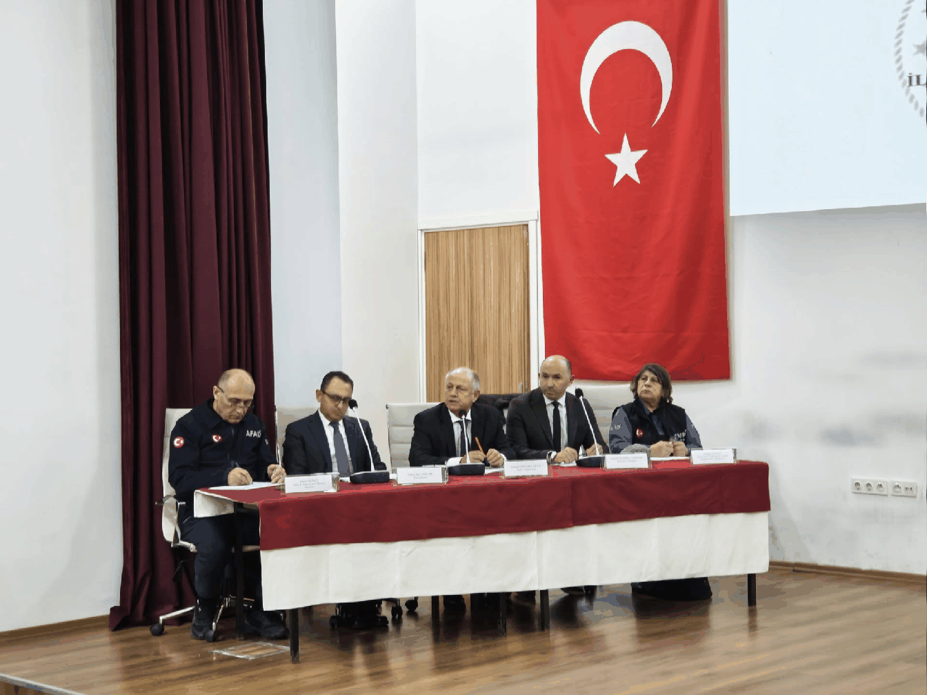 Sel&ccedil;uk&rsquo;ta "İl&ccedil;e Afet M&uuml;dahale Planı" Masaya Yatırıldı: Hazırlıklar Detaylandırıldı