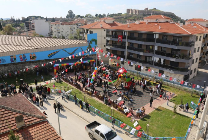 Şükrü Özkaynak Kütüphanesi ve Direniş Parkı açıldı