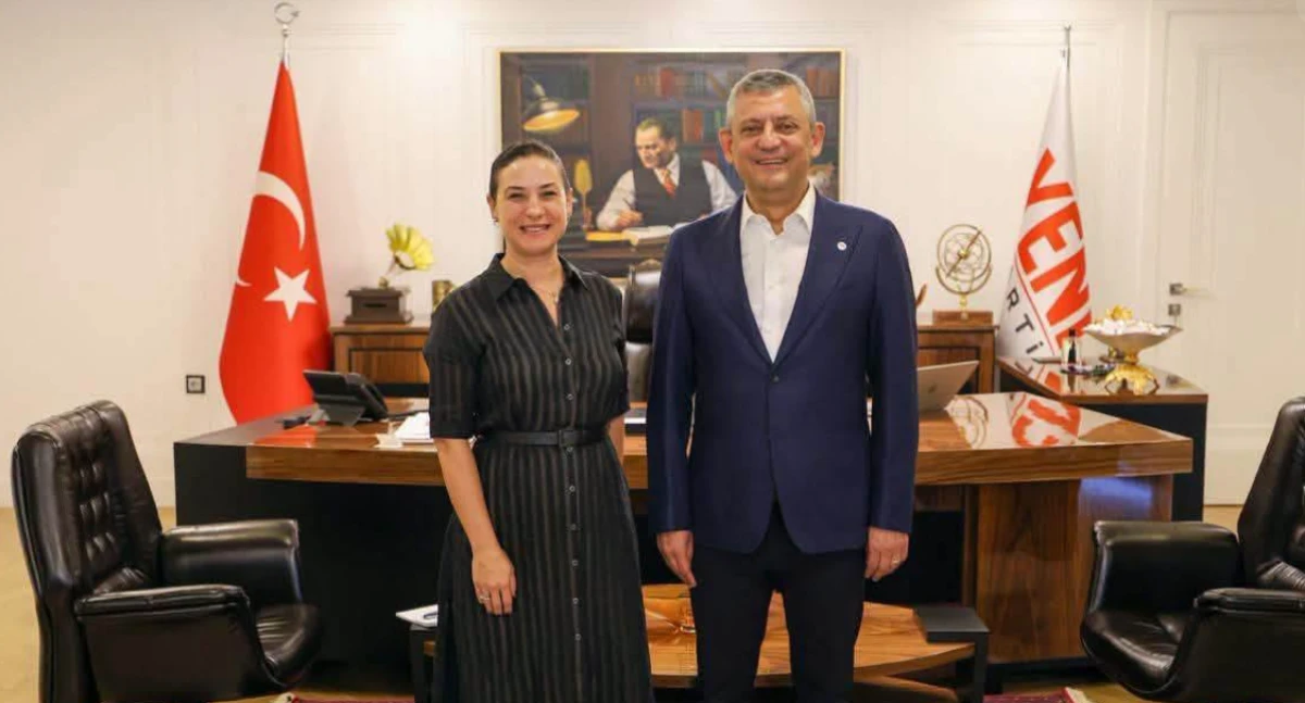TBB Enc&uuml;men &Uuml;yelerinden Yeni Parti Genel Merkezine Anlamlı Ziyaret