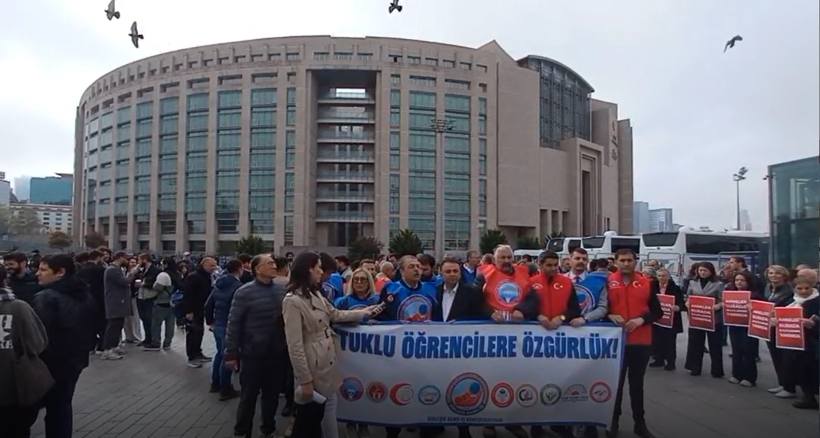 TUTUKLU ÖĞRENCİLER İLE DAYANIŞMAK İÇİN ÇAĞLAYAN ADLİYESİ'NDEYDİK