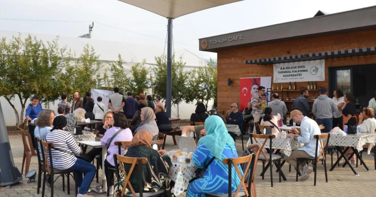 Üretici Memnun, Tüketici Memnun: Üretici Pazarı Efes Tarlası Yaşam Köyü’nde bereketiyle devam ediyor